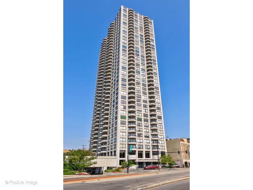 Prime Lincoln Park location! Northeast facing 1bed/1bath with - Beach Home for sale in Chicago, Illinois on Beachhouse.com