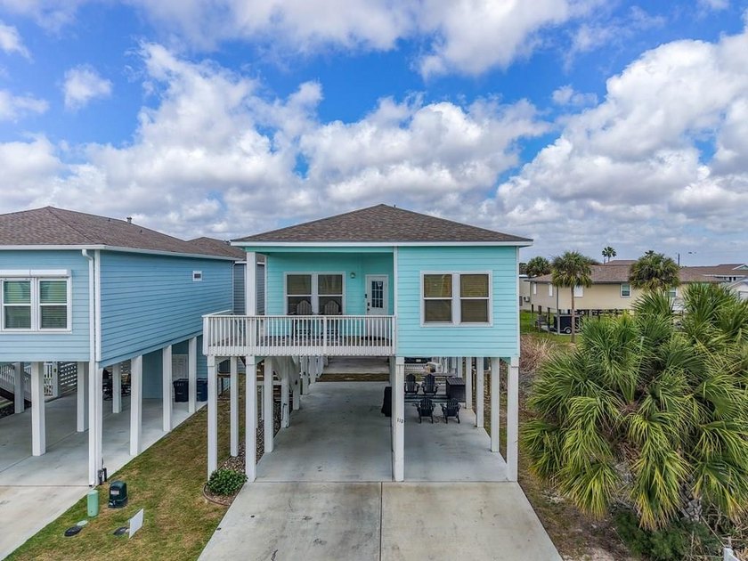 Welcome to your coastal retreat featuring charming seaside - Beach Home for sale in Rockport, Texas on Beachhouse.com