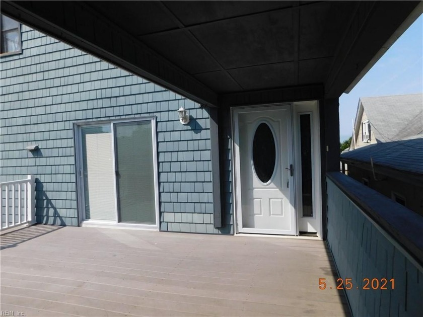 Great water views and beach! 2 Br/2.5 bath Corner unit condo w/ - Beach Condo for sale in Norfolk, Virginia on Beachhouse.com