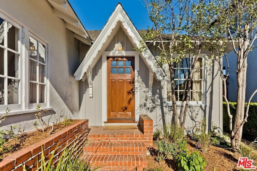 Sweet Santa Monica Charmer. Private and set back from the street - Beach Home for sale in Santa Monica, California on Beachhouse.com