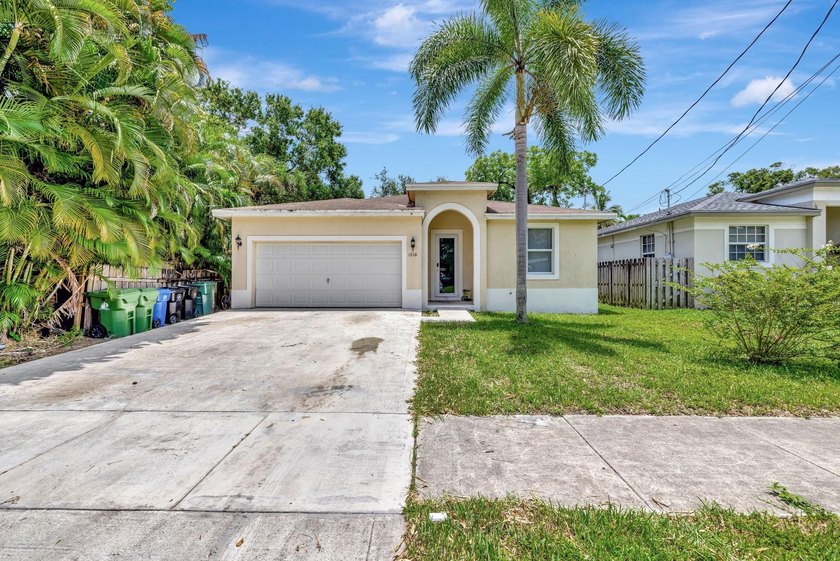 Rare opportunity to own a fully furnished 4-bedroom, 2-bath home - Beach Home for sale in Fort Lauderdale, Florida on Beachhouse.com