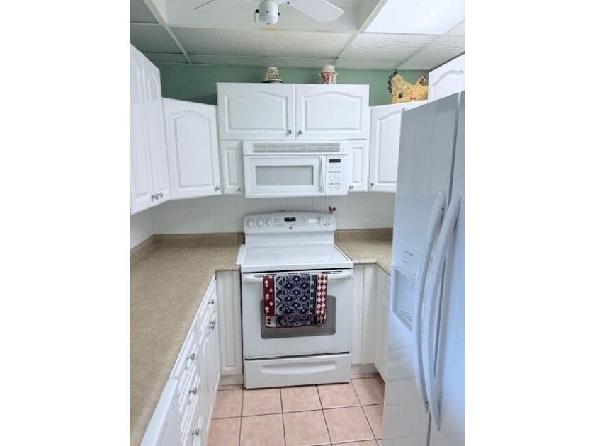 Desirable Berkshire location very near the clubhouse. This 1/1.5 - Beach Condo for sale in Deerfield Beach, Florida on Beachhouse.com