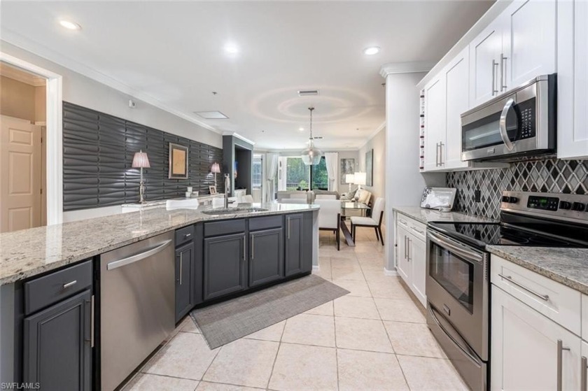 Renovated 2BR/2BA beautifully styled condo with a 2-car garage - Beach Condo for sale in Naples, Florida on Beachhouse.com