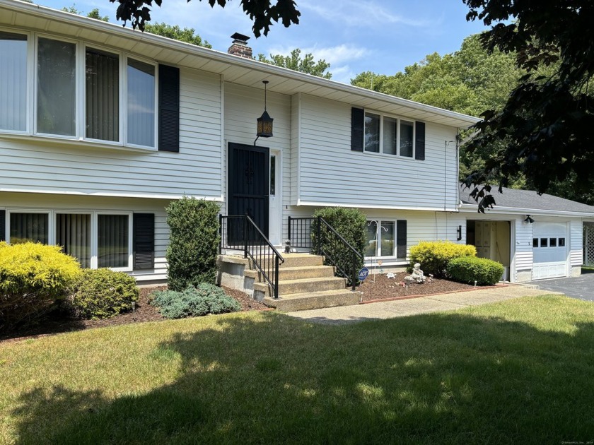 Looking for a house close to the beach come have a look at this - Beach Home for sale in Waterford, Connecticut on Beachhouse.com