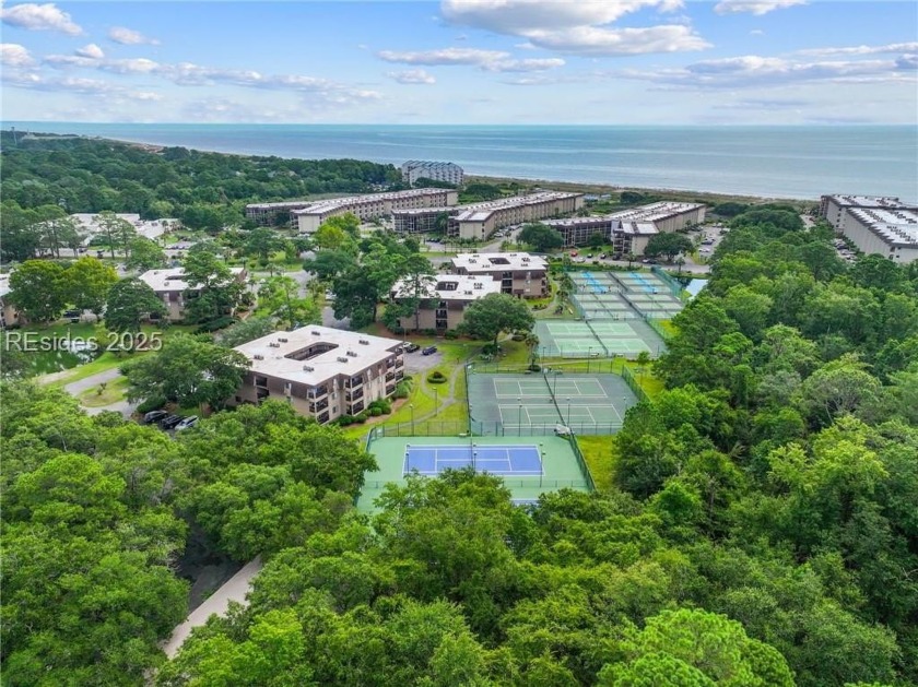 The perfect beach bungalow in a wonderfully maintained amenity - Beach Condo for sale in Hilton Head Island, South Carolina on Beachhouse.com