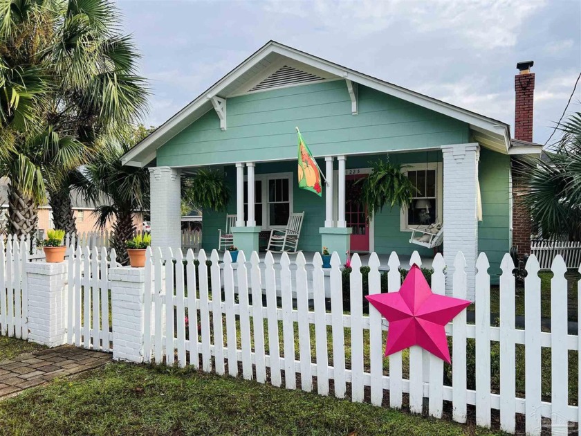 Craftsman cottage in East Hill situated nicely on a corner lot - Beach Home for sale in Pensacola, Florida on Beachhouse.com