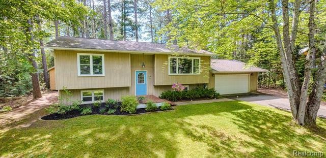 Welcome to your dream home! This beautiful, move-in ready - Beach Home for sale in Marquette, Michigan on Beachhouse.com