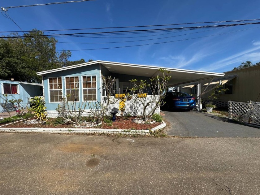 ---This 1978 2 bed/2 bath mobile home is a fixer-upper brimming - Beach Home for sale in Tampa, Florida on Beachhouse.com