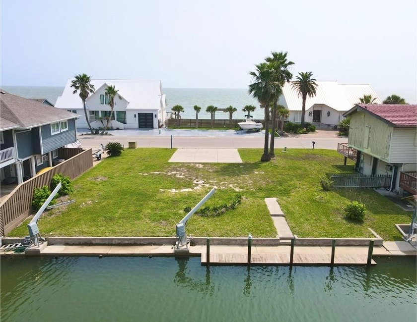This vacant residential lot offers a prime opportunity to build - Beach Lot for sale in Rockport, Texas on Beachhouse.com