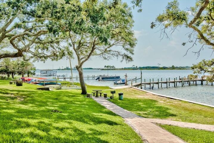 Waterfront complex with condo overlooking the courtyard ! Step - Beach Condo for sale in Mary Esther, Florida on Beachhouse.com