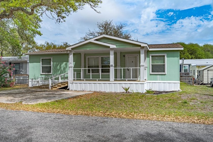 Welcome home to this spacious and well-maintained 3-bedroom - Beach Home for sale in Fulton, Texas on Beachhouse.com