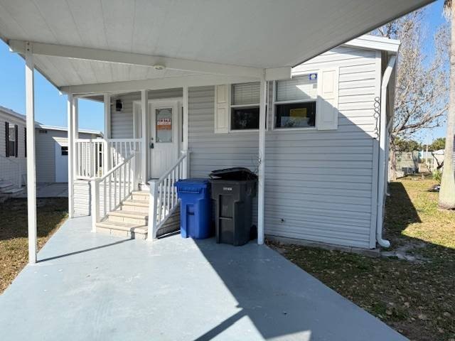 Welcome home to this beautifully maintained 3-bedroom, 2-bath - Beach Home for sale in Tampa, Florida on Beachhouse.com