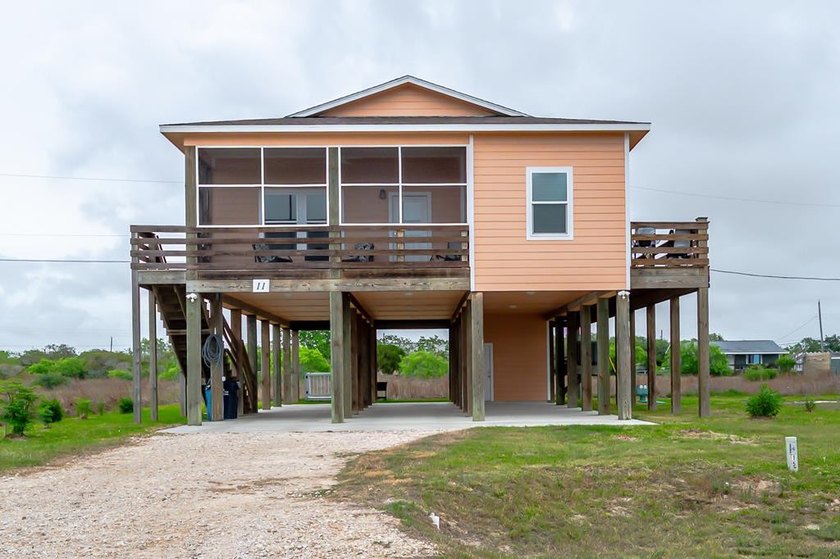 Love water views and cool coastal breezes? This fully furnished - Beach Home for sale in Rockport, Texas on Beachhouse.com