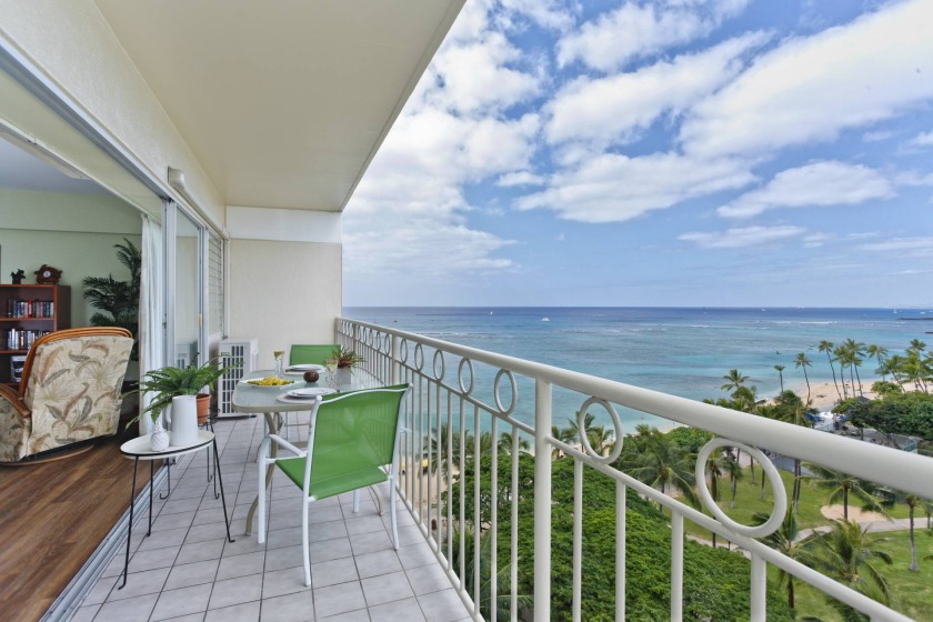 Beachfront View! AC, WasherDryer, Wi-Fi, Sleeps - Beach Vacation Rentals in Honolulu, Hawaii on Beachhouse.com