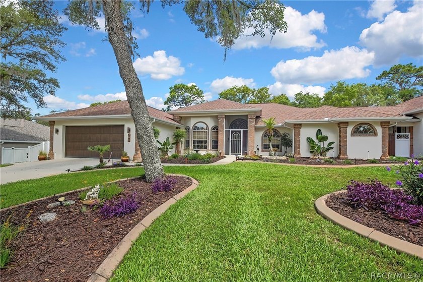 Stunning Pool Home on a Beautiful Double Lot - Room for - Beach Home for sale in Homosassa, Florida on Beachhouse.com