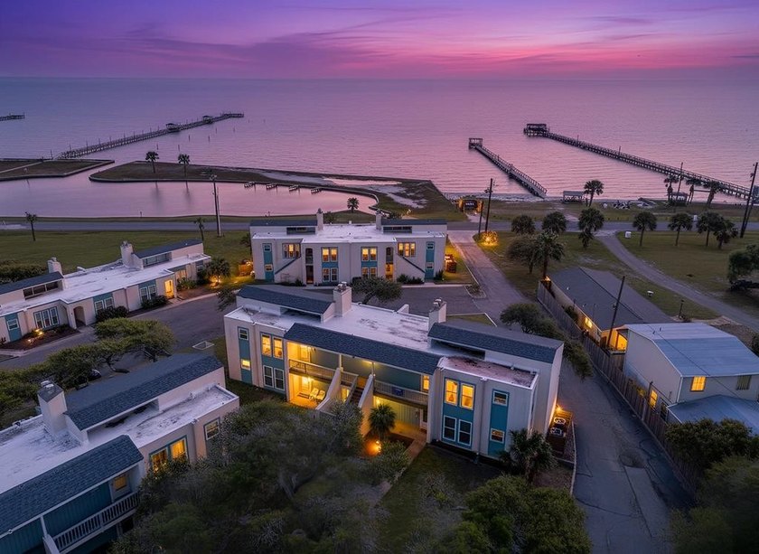 ?? Sun, Sand & Sunsets -- Your Seaside Escape Awaits! And it's - Beach Condo for sale in Rockport, Texas on Beachhouse.com