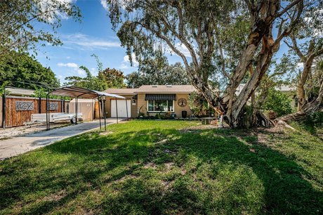 Welcome home! This beautiful solid block home has three bedrooms - Beach Home for sale in Gulfport, Florida on Beachhouse.com