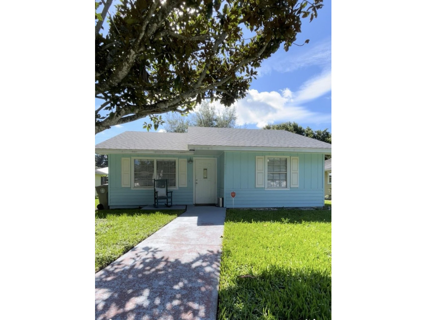 SHORT SALE! Lovely home located in the Paradise Park - Beach Home for sale in Vero Beach, Florida on Beachhouse.com