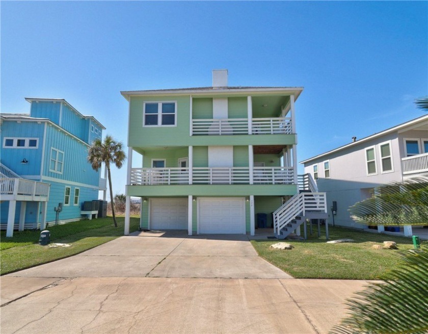 This beautifully furnished, turnkey 4-bedroom, 3.5-bath retreat - Beach Home for sale in Port Aransas, Texas on Beachhouse.com