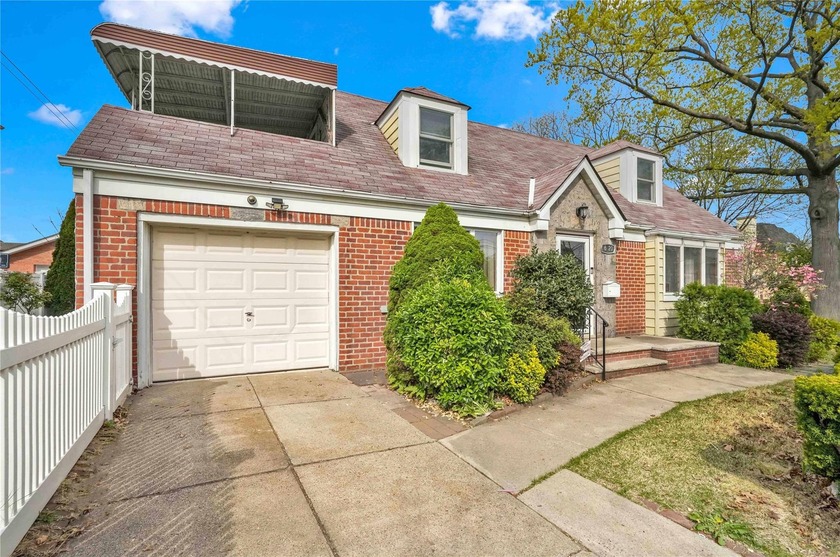 Presenting 6-20 150th Street, a detached single-family residence - Beach Home for sale in Whitestone, New York on Beachhouse.com