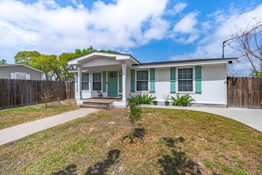 Welcome to 406 W Bay-your slice of Rockport charm right in the - Beach Home for sale in Rockport, Texas on Beachhouse.com