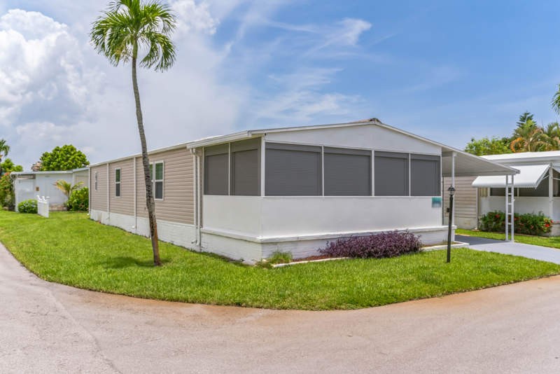 Beautifully renovated home located on a corner lot in quiet 55+ - Beach Home for sale in Deerfield Beach, Florida on Beachhouse.com