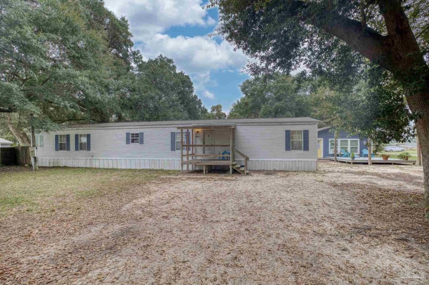 Welcome to this spacious 3-bedroom, 2-bathroom mobile home - Beach Home for sale in Pace, Florida on Beachhouse.com