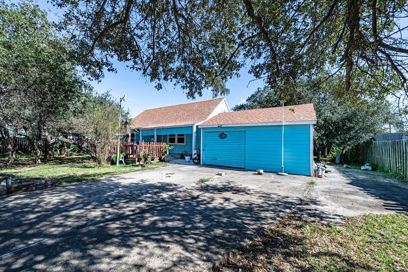 County living with lower property taxes-just minutes from - Beach Home for sale in Rockport, Texas on Beachhouse.com