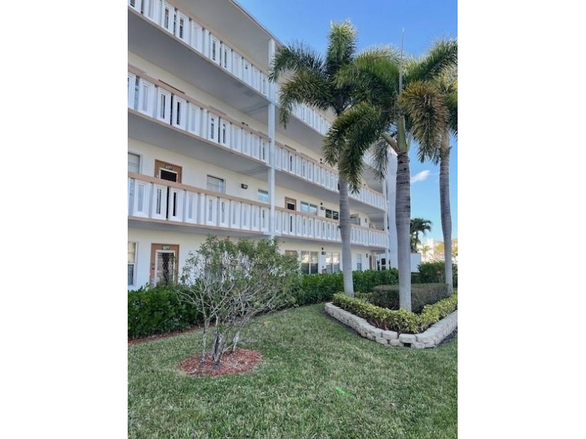 Charming 2-bedroom, 1.5-bath 2nd-floor condo located in the - Beach Condo for sale in Boca Raton, Florida on Beachhouse.com
