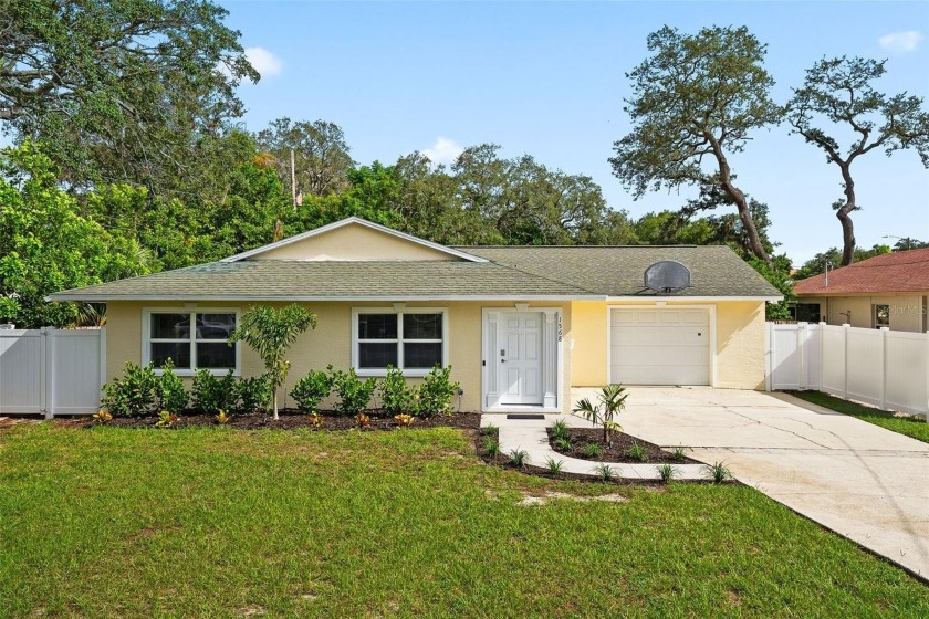 SOLID HOME - NOT IN A FLOOD ZONE!!! THIS HOME NEVER LOST POWER - Beach Home for sale in Clearwater, Florida on Beachhouse.com