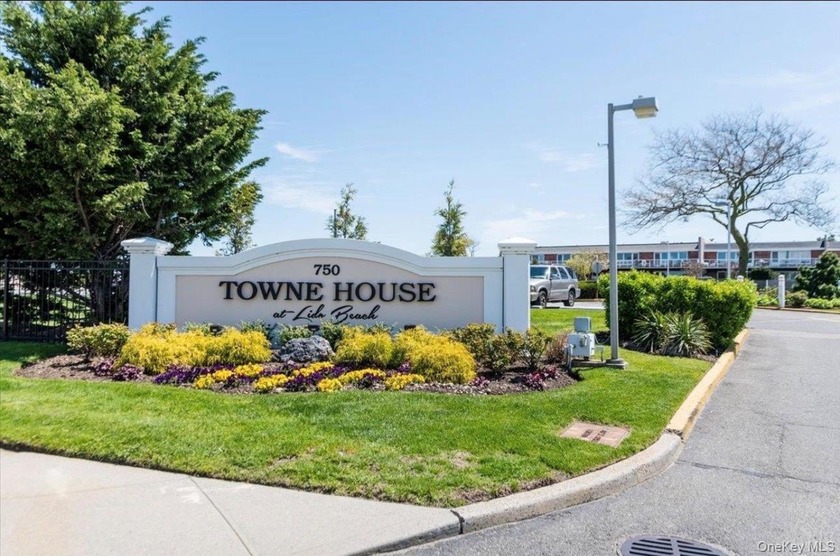 Welcome to this charming 1-bedroom residence in the heart of - Beach Condo for sale in Lido Beach, New York on Beachhouse.com