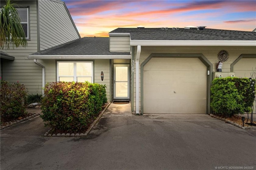 Wonderful Jensen Beach townhome close to sparkling beaches - Beach Townhome/Townhouse for sale in Jensen Beach, Florida on Beachhouse.com