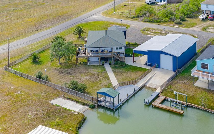 Waterfront living on a premier corner lot in Rockport! This - Beach Home for sale in Rockport, Texas on Beachhouse.com