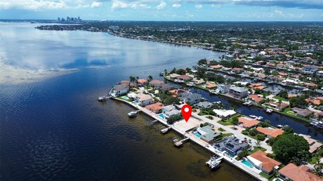 THIS IS IT! A rare offering of a spacious waterfront lot on - Beach Lot for sale in St. Petersburg, Florida on Beachhouse.com