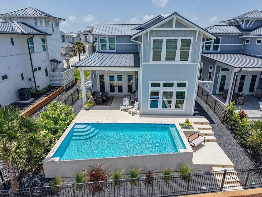Your waterfront escape: 4 bedrooms, a stunning plunge pool - Beach Home for sale in Rockport, Texas on Beachhouse.com
