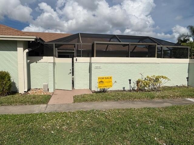 Freshly painted 2BR , 2Ba townhouse with a Large screened in - Beach Townhome/Townhouse for sale in Jupiter, Florida on Beachhouse.com