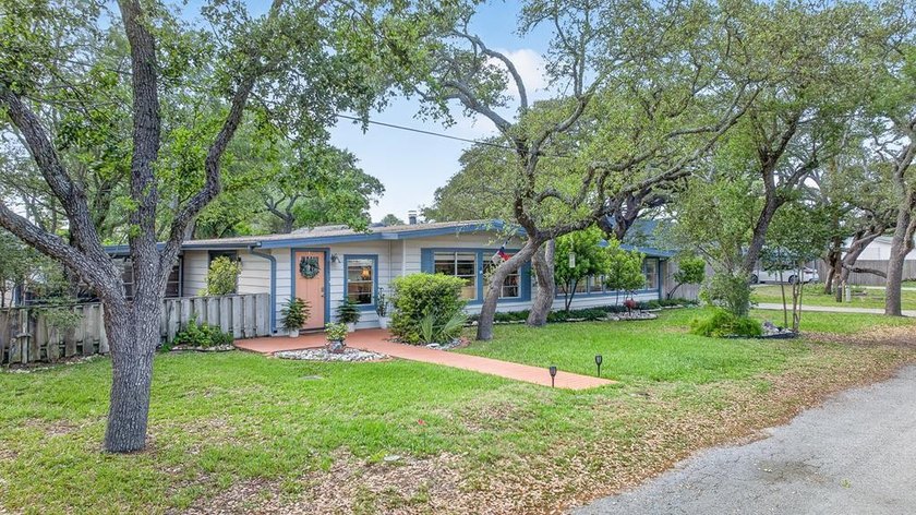 Charming coastal cottage just one block from the water, offering - Beach Home for sale in Fulton, Texas on Beachhouse.com