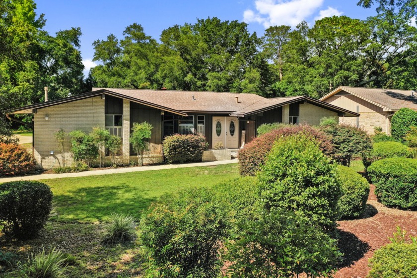 Lovely Golf Course Home with NO HOA FEES. You'll find Character - Beach Home for sale in Niceville, Florida on Beachhouse.com