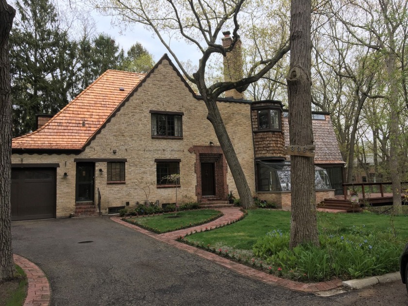 Welcome to one of the North Shore's most pristine ravine-side - Beach Home for sale in Highland Park, Illinois on Beachhouse.com