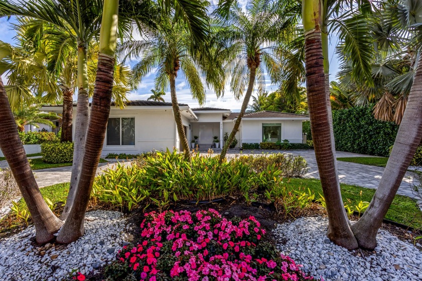 Deepwater Luxury on Hypoluxo Island. This fully renovated 4-bed - Beach Home for sale in Lantana, Florida on Beachhouse.com