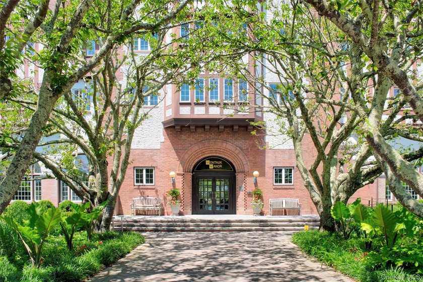 Welcome to Unit 223 at the iconic Montauk Manor, an updated - Beach Condo for sale in Montauk, New York on Beachhouse.com