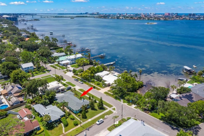 MASSIVE $285,000 PRICE REDUCTION!! Ready for a complete - Beach Home for sale in Clearwater, Florida on Beachhouse.com