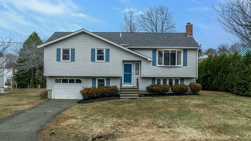 LESS THAN 1-MILE TO BOTH LONG SANDS BEACH AND SHORT SANDS BEACH! - Beach Home for sale in York, Maine on Beachhouse.com