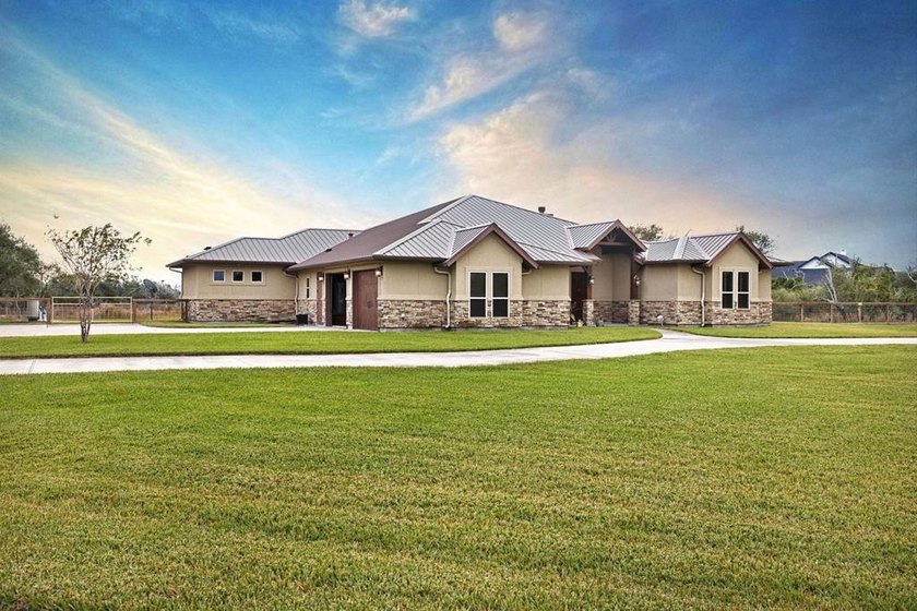 Set behind a sweeping circular drive on a beautifully manicured - Beach Home for sale in Rockport, Texas on Beachhouse.com
