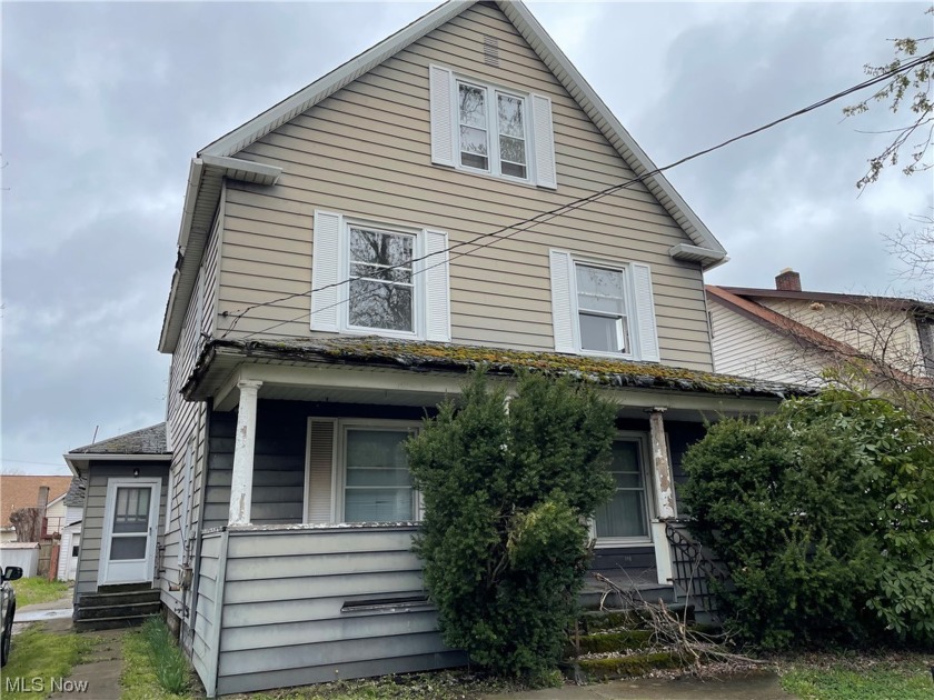 This home used to be a duplex - great bones - a little elbow - Beach Home for sale in Conneaut, Ohio on Beachhouse.com