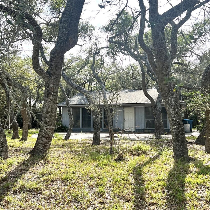 Prime Rockport location with Huge potential! Calling investors - Beach Home for sale in Rockport, Texas on Beachhouse.com