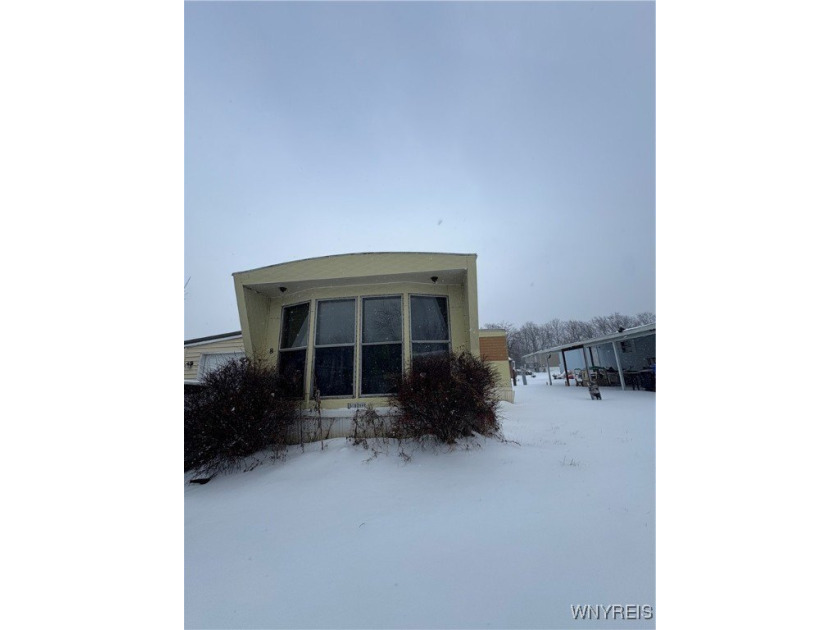 Spacious, with abundant natural light, and a nice floor plan - Beach Home for sale in Hamburg, New York on Beachhouse.com