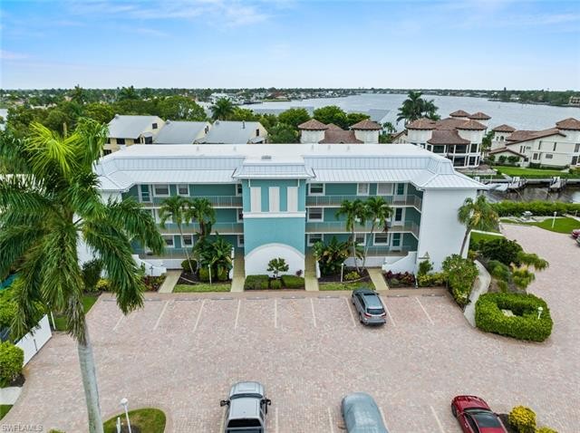 Highly desired waterfront residence in Oyster Bay features - Beach Condo for sale in Naples, Florida on Beachhouse.com