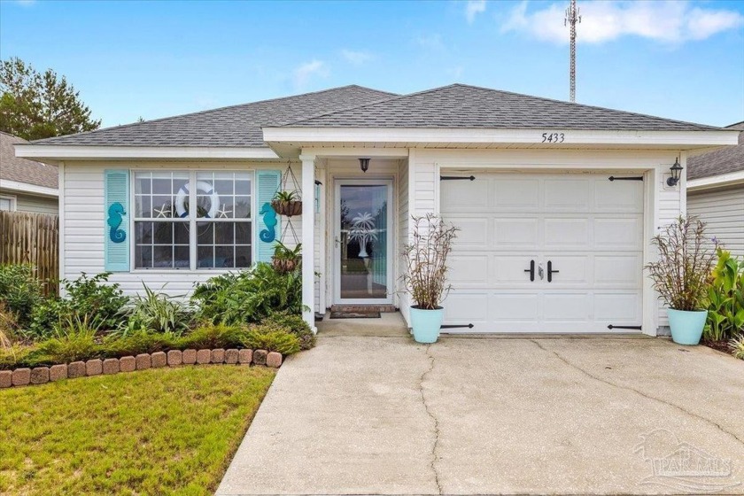 This beautifully updated 2-bedroom, 2-bath patio home offers the - Beach Home for sale in Gulf Breeze, Florida on Beachhouse.com