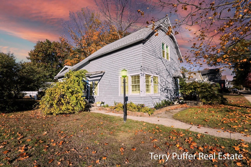 Welcome to 305 N Robert Street a beautifully updated 3-bedroom - Beach Home for sale in Ludington, Michigan on Beachhouse.com